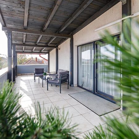 Apartament De Lux Cu Terasa Lägenhet Timişoara Exteriör bild
