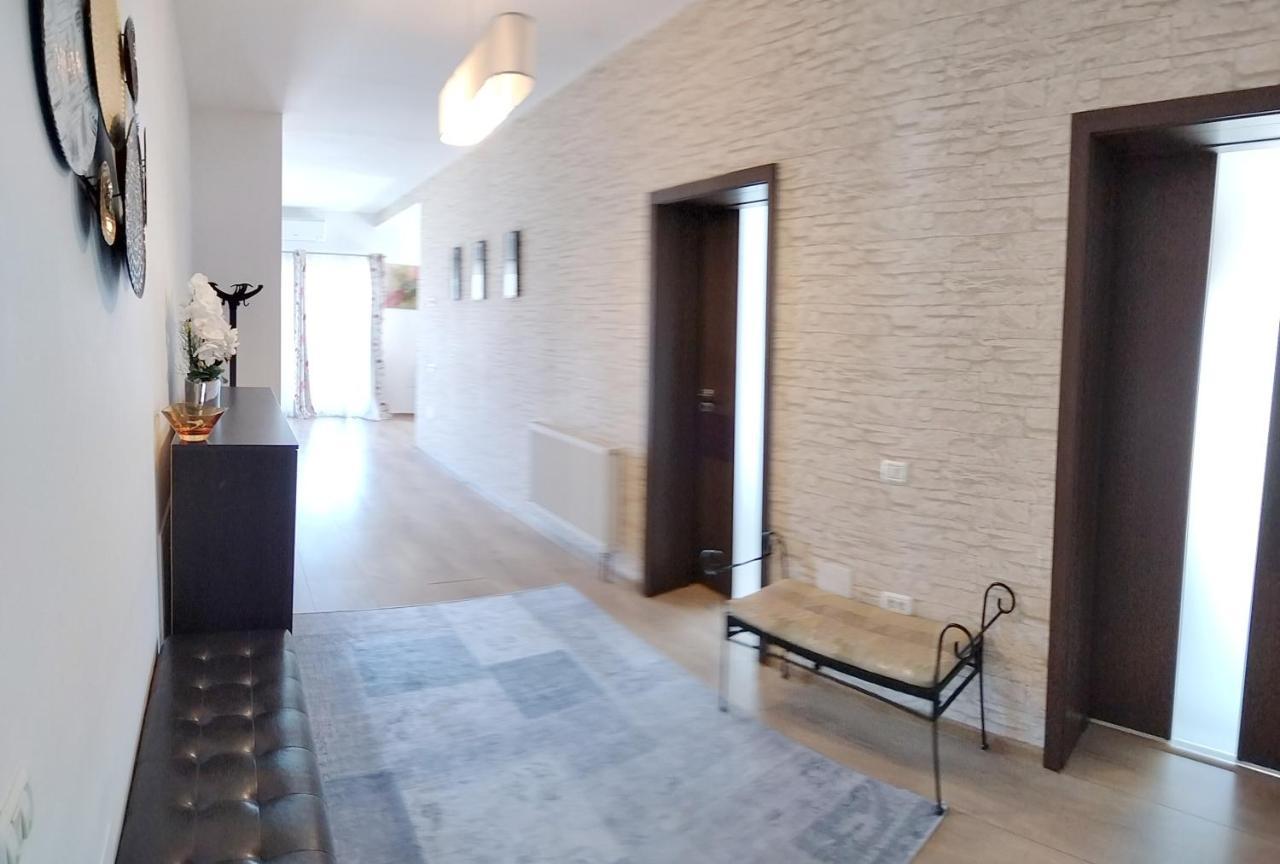 Apartament De Lux Cu Terasa Lägenhet Timişoara Exteriör bild