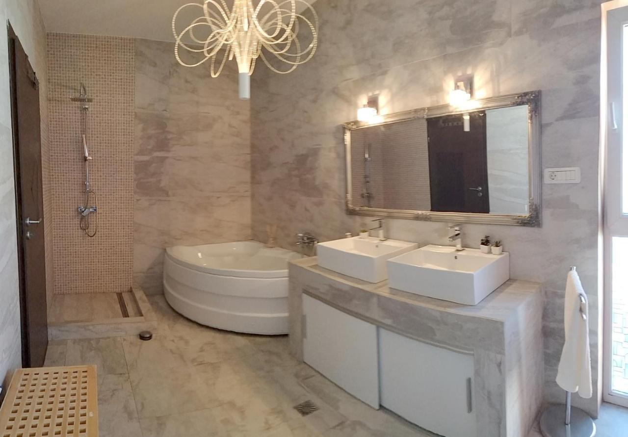 Apartament De Lux Cu Terasa Lägenhet Timişoara Exteriör bild
