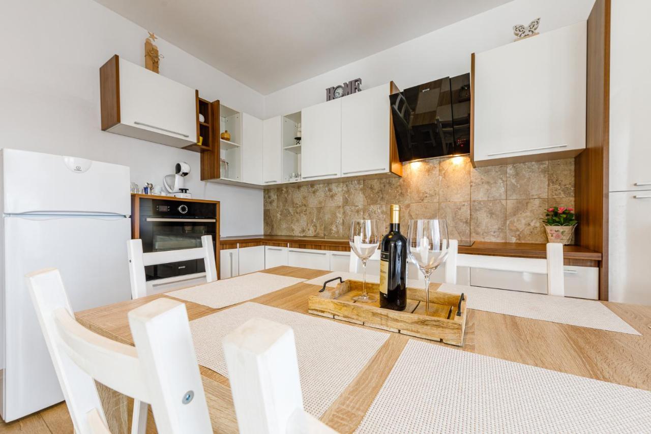 Apartament De Lux Cu Terasa Lägenhet Timişoara Exteriör bild