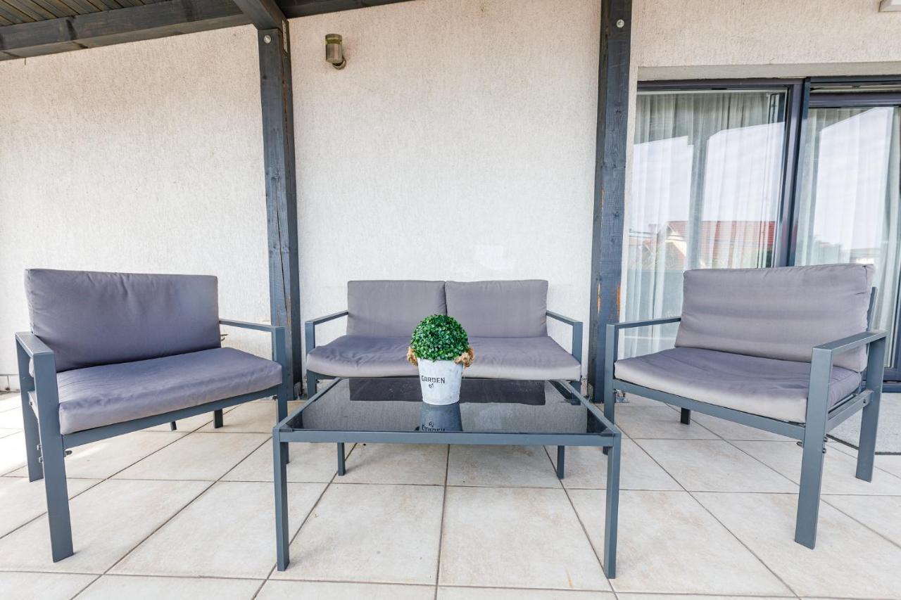 Apartament De Lux Cu Terasa Lägenhet Timişoara Exteriör bild